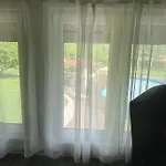 с басейн и джакузи بيت للعطل