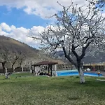 بيت للعطل с басейн и джакузи