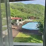 с басейн и джакузи