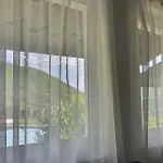 Nyaraló с басейн и джакузи Goranovtsi