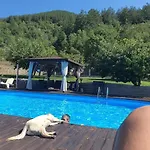 Nyaraló с басейн и джакузи *