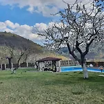 с басейн и джакузи *