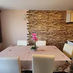 с басейн и джакузи Nyaraló Goranovtsi