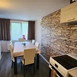с басейн и джакузи Vakantiehuis Goranovtsi