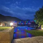 Nyaraló с басейн и джакузи *