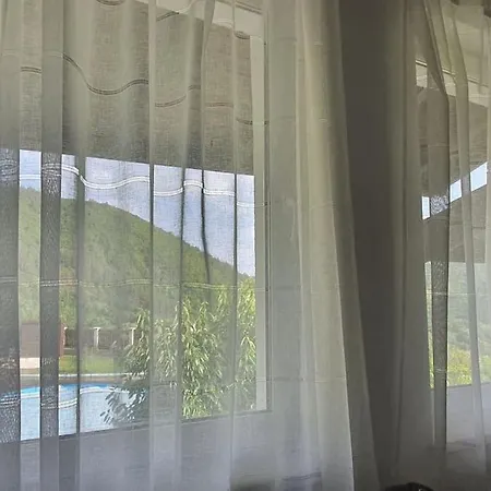 Holiday home с басейн и джакузи Goranovtsi