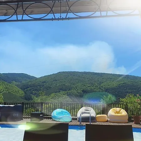 с басейн и джакузи Holiday home
