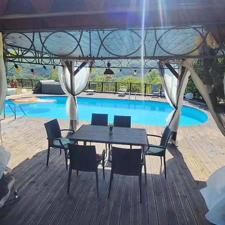 Holiday home с басейн и джакузи Goranovtsi