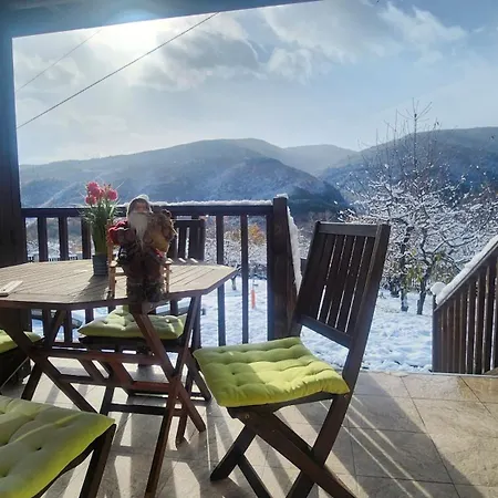 Holiday home с басейн и джакузи Goranovtsi