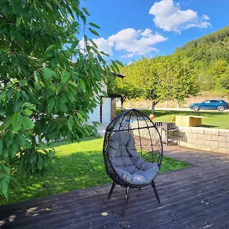 с басейн и джакузи Prázdninový dům *