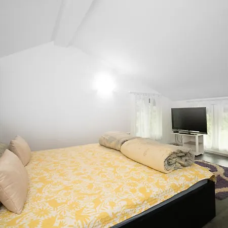 с басейн и джакузи