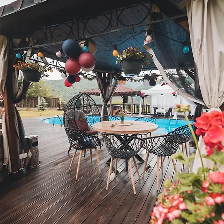 с басейн и джакузи *