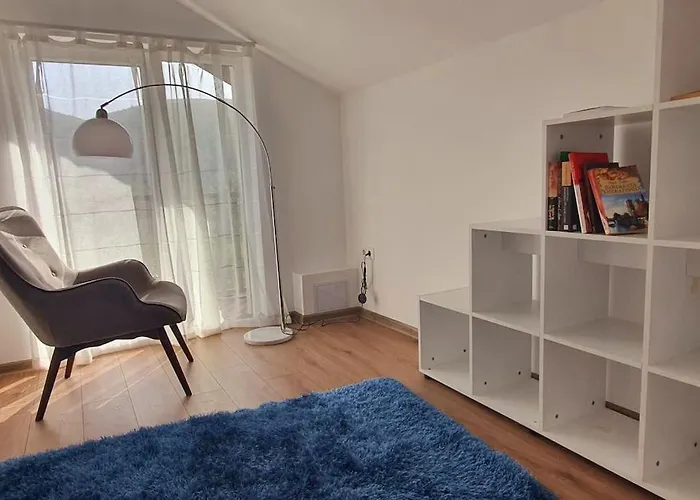 с басейн и джакузи Goranovtsi