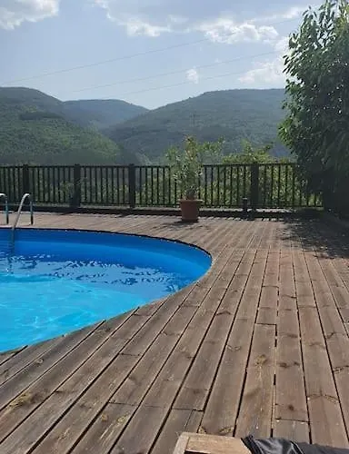 с басейн и джакузи Goranovtsi