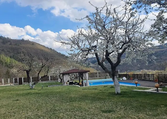 Prázdninový dům с басейн и джакузи