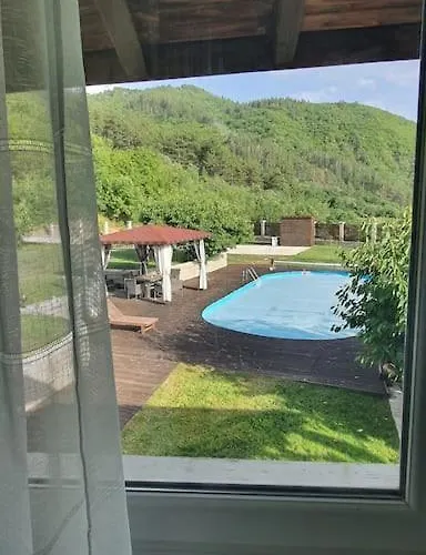 с басейн и джакузи