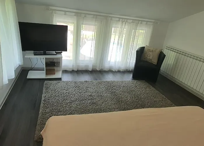 с басейн и джакузи