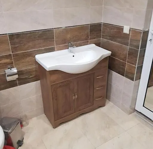 с басейн и джакузи *