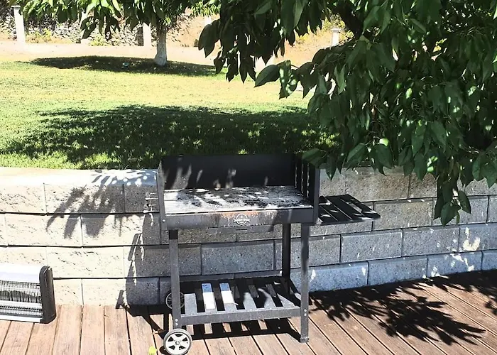 с басейн и джакузи בית נופש