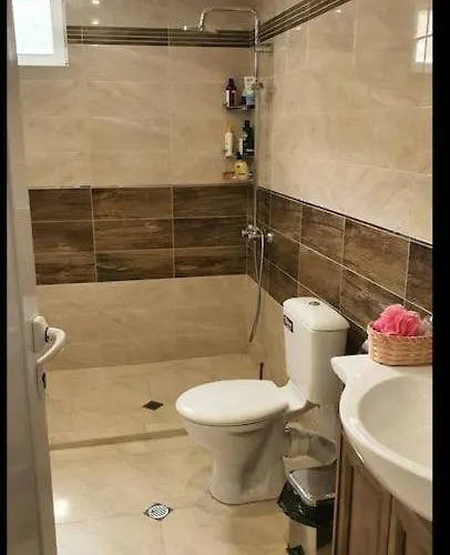 с басейн и джакузи * Goranovtsi