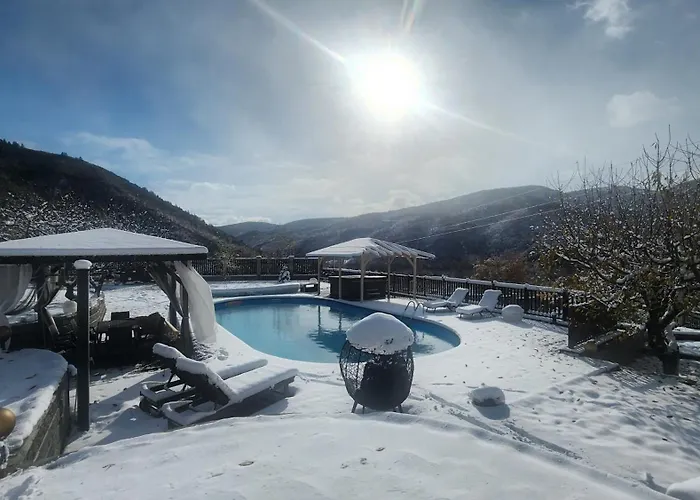 с басейн и джакузи Nyaraló *