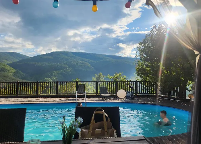 с басейн и джакузи Nyaraló *