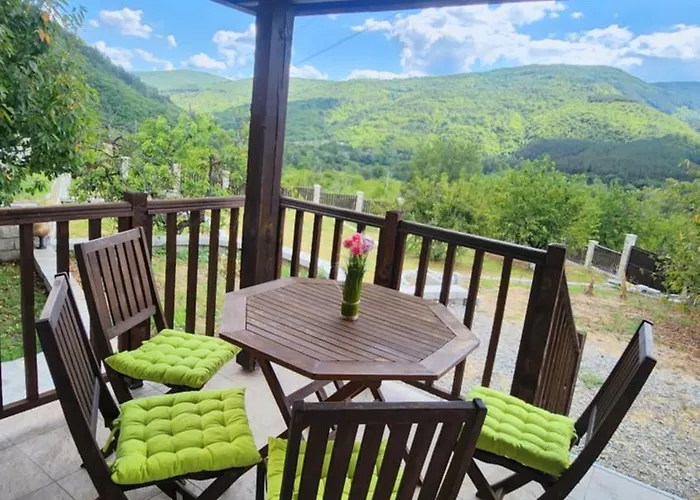 с басейн и джакузи Nyaraló