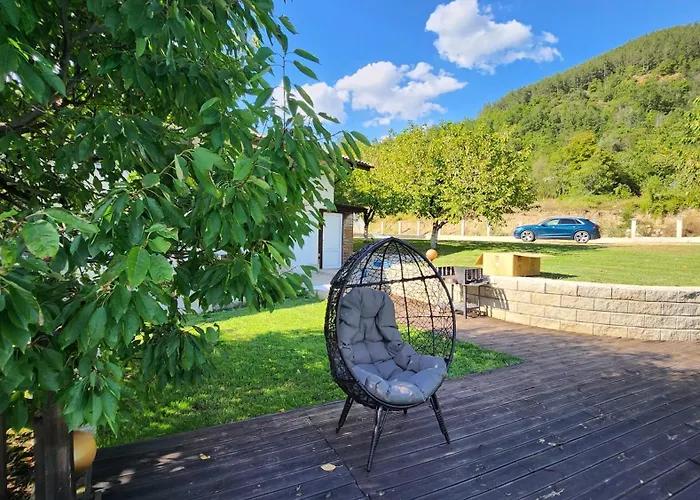 с басейн и джакузи Nyaraló *