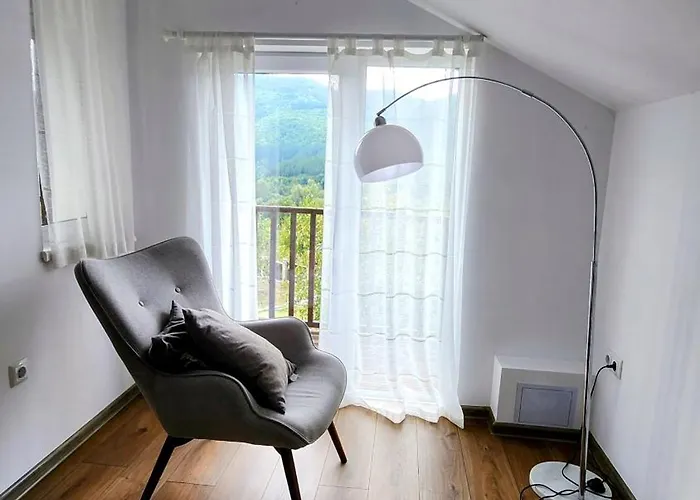 Nyaraló с басейн и джакузи