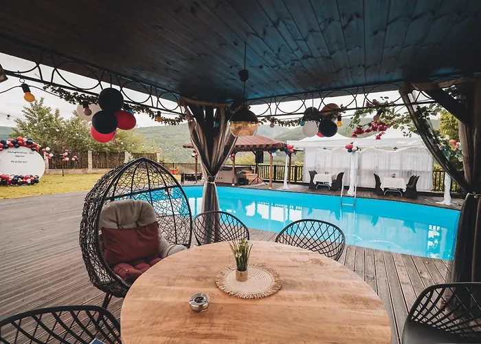 Nyaraló с басейн и джакузи Goranovtsi