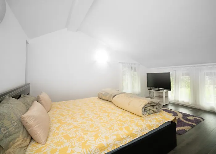 с басейн и джакузи