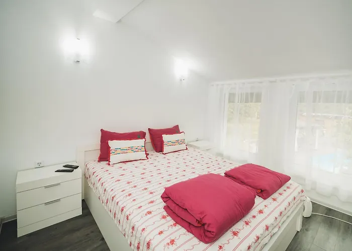 с басейн и джакузи *