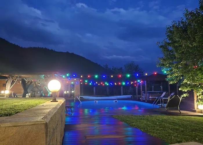 Nyaraló с басейн и джакузи *